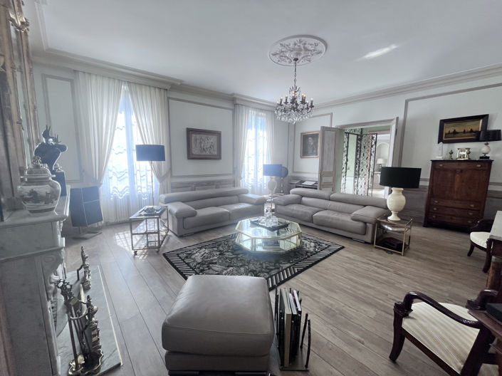 Image No.1-7 Bed House for sale