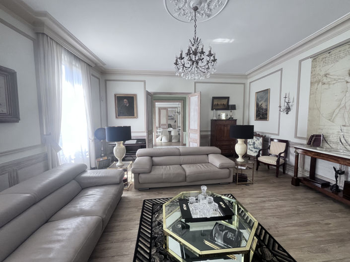 Image No.5-7 Bed House for sale