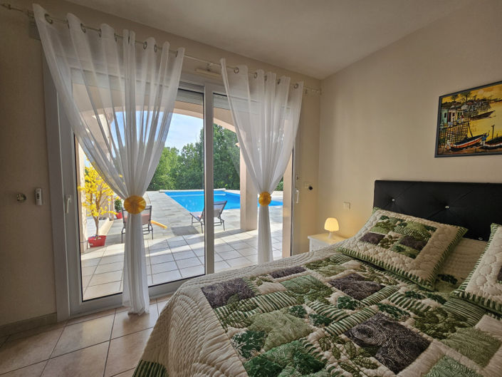 Image No.11-3 Bed House for sale