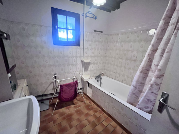 Image No.9-6 Bed House for sale