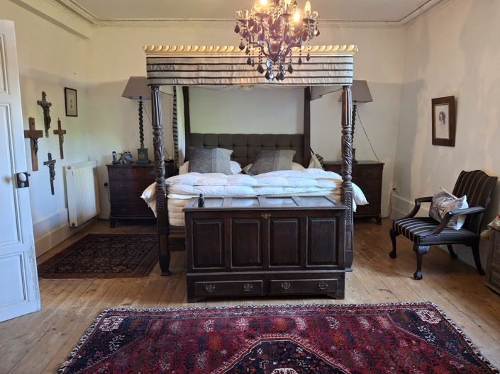 Image No.8-8 Bed House for sale