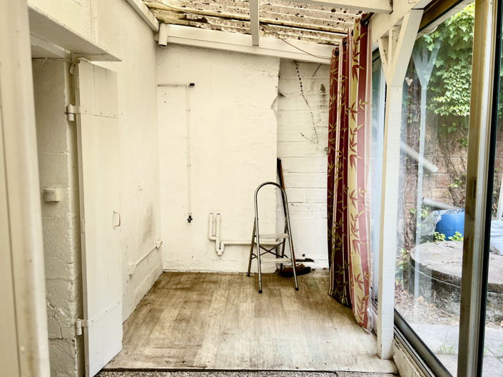 Image No.5-2 Bed House for sale