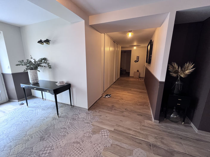 Image No.15-6 Bed House for sale