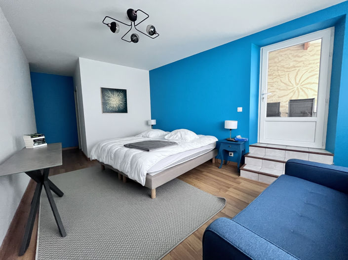 Image No.17-6 Bed House for sale