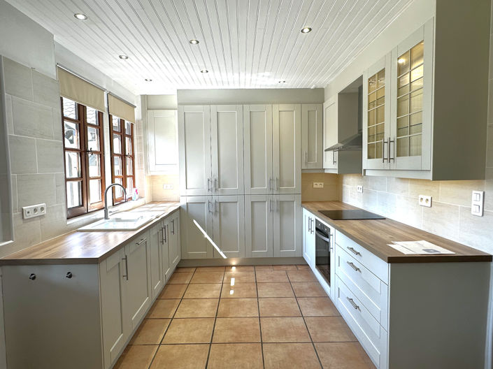 Image No.16-8 Bed House for sale