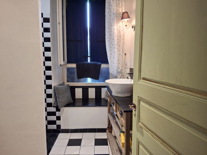 Image No.14-8 Bed House for sale