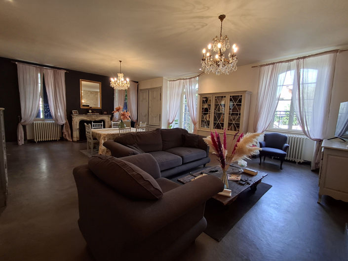 Image No.3-8 Bed House for sale