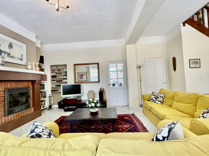 Image No.11-5 Bed House for sale