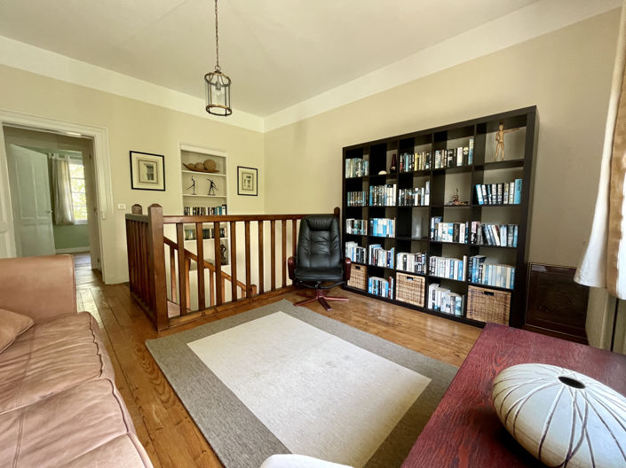 Image No.18-5 Bed House for sale