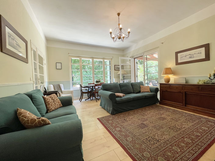 Image No.8-5 Bed House for sale