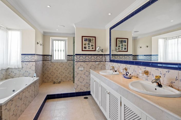 Image No.29-4 Bed Villa for sale