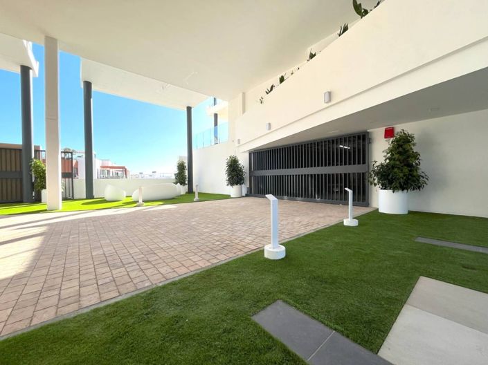 Image No.20-3 Bed Apartment for sale