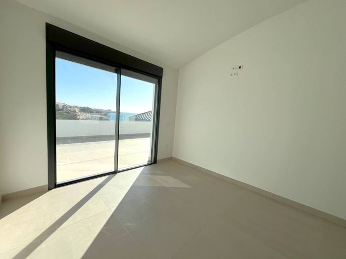 Image No.23-3 Bed Apartment for sale