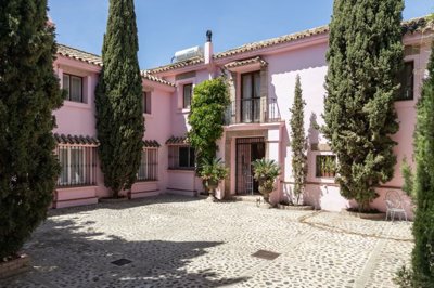 5 Bed Villa for sale