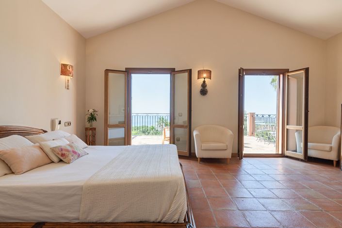 Image No.14-4 Bed Villa for sale