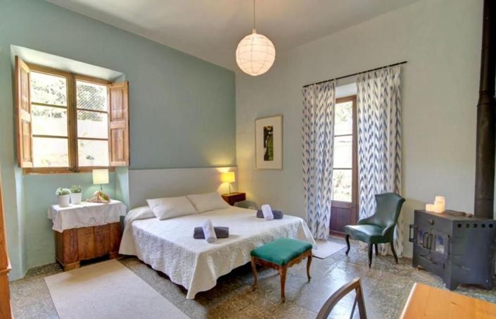 Image No.12-6 Bed Townhouse for sale