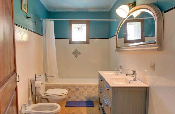 Image No.17-6 Bed Townhouse for sale