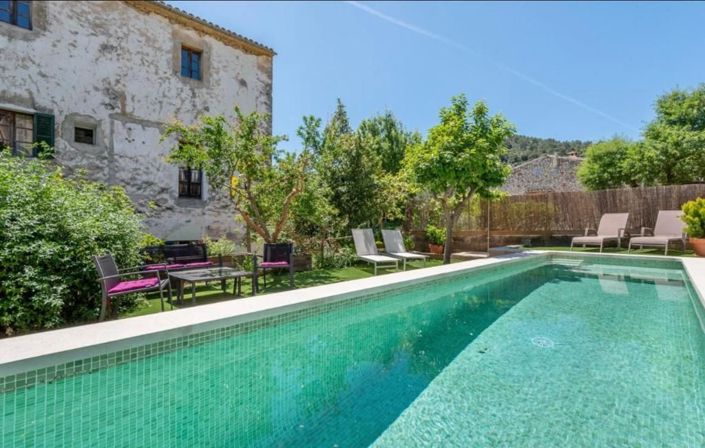 Image No.1-6 Bed Townhouse for sale