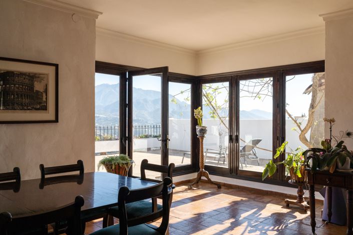 Image No.12-7 Bed Villa for sale