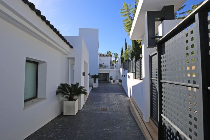 Image No.11-6 Bed Villa for sale