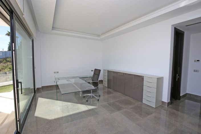 Image No.30-6 Bed Villa for sale