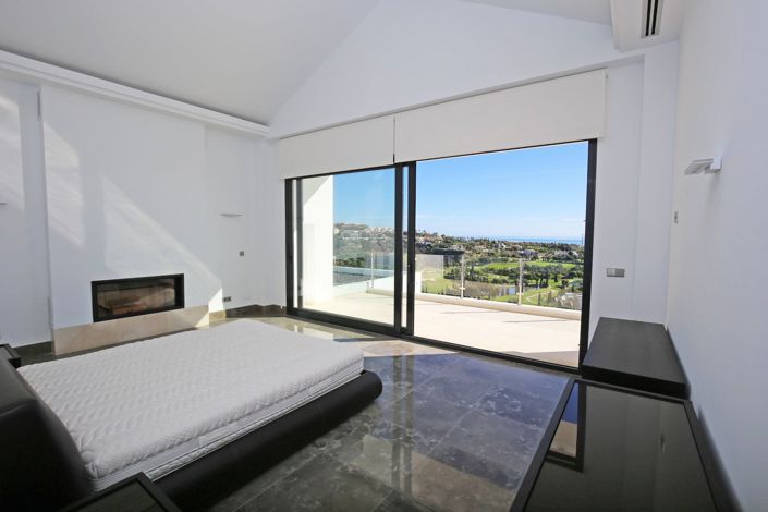 Image No.8-6 Bed Villa for sale