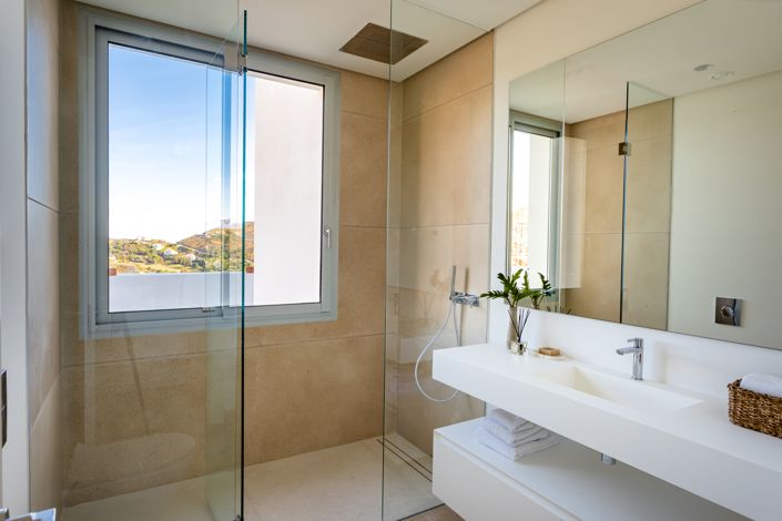 Image No.24-3 Bed Apartment for sale