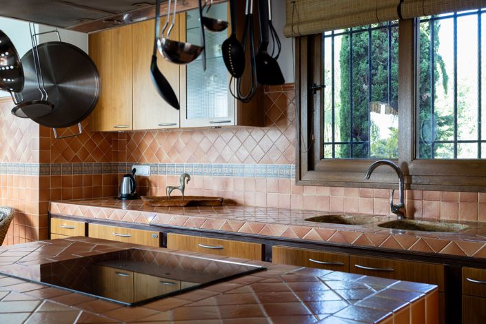 Image No.12-8 Bed Country House for sale