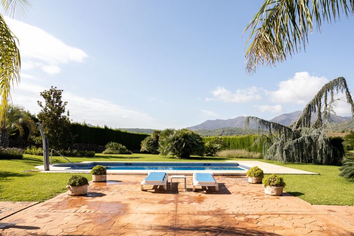 Image No.17-8 Bed Country House for sale