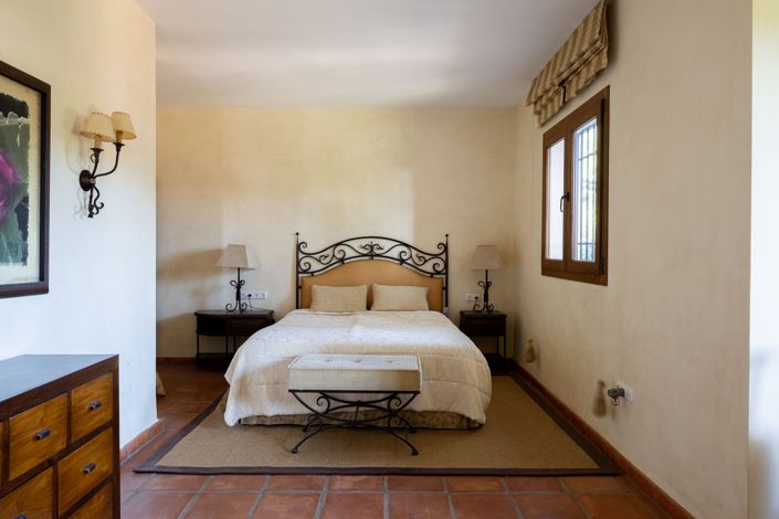 Image No.26-8 Bed Country House for sale