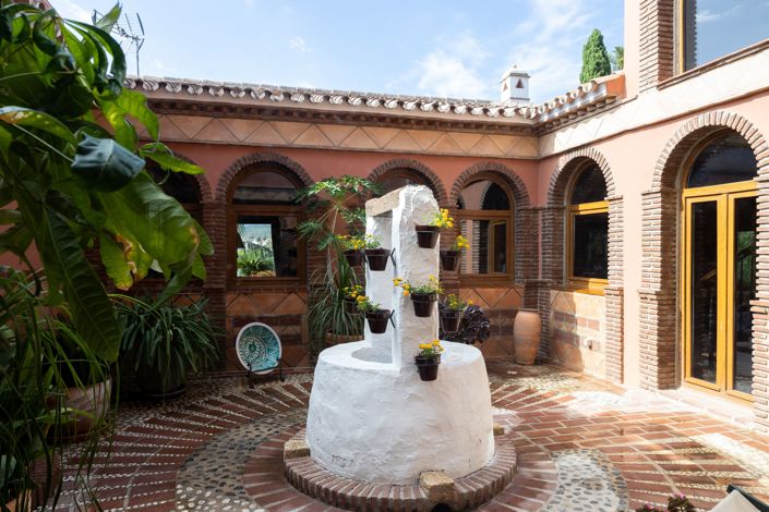 Image No.28-8 Bed Country House for sale