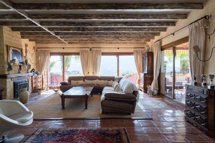 Image No.5-8 Bed Country House for sale