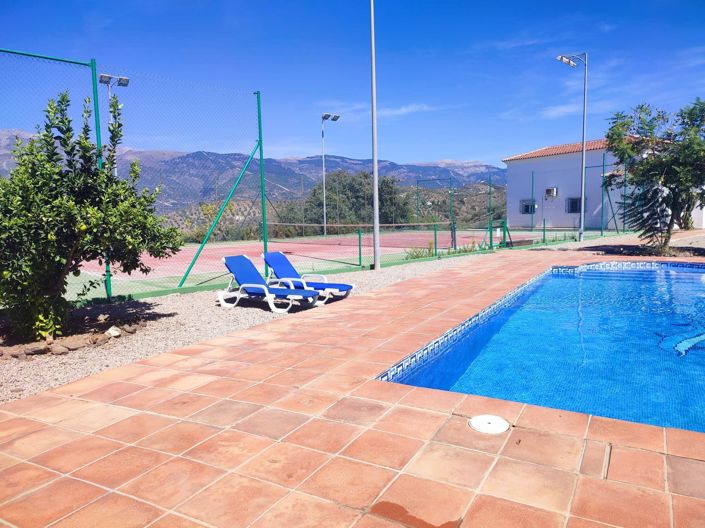 Image No.8-9 Bed House for sale