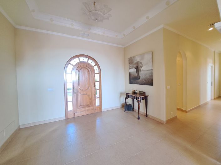 Image No.12-6 Bed Villa for sale