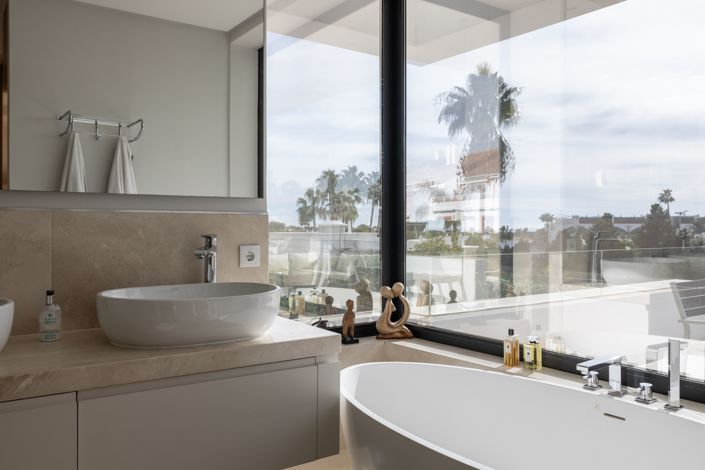 Image No.14-6 Bed Villa for sale