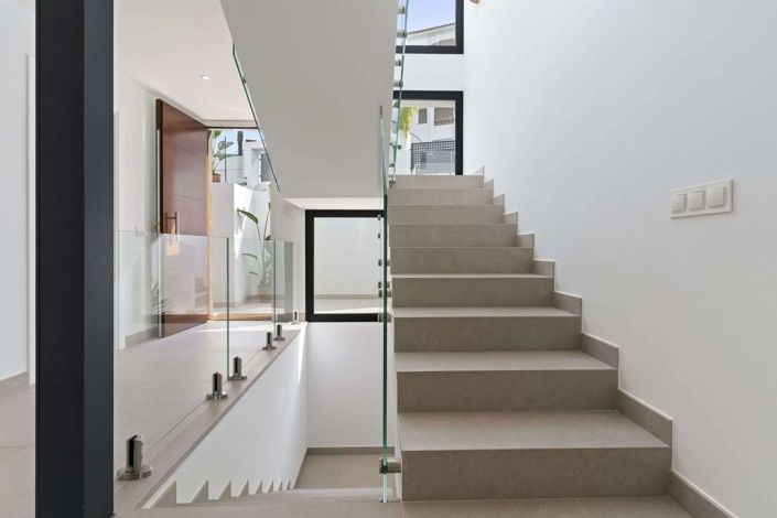 Image No.5-6 Bed Villa for sale