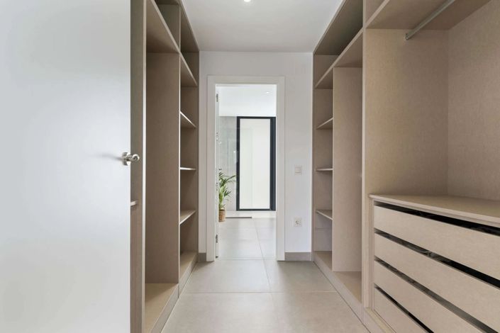 Image No.8-6 Bed Villa for sale