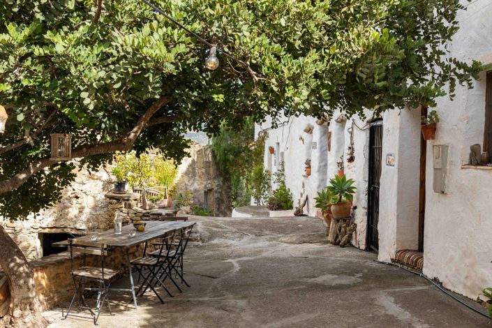 Image No.4-31 Bed Property for sale