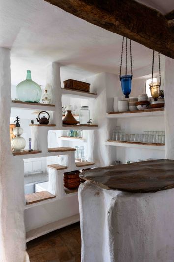 Image No.18-31 Bed Property for sale