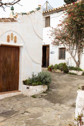 Image No.20-31 Bed Property for sale