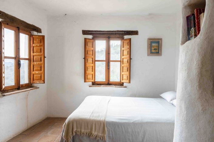 Image No.22-31 Bed Property for sale