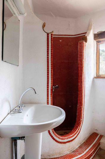 Image No.24-31 Bed Property for sale