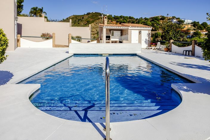 Image No.2-6 Bed Villa for sale