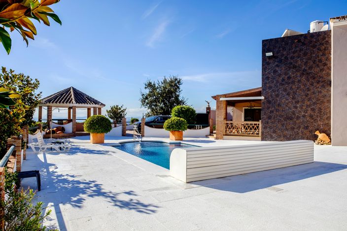 Image No.1-6 Bed Villa for sale