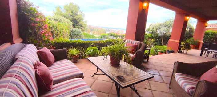 Image No.1-5 Bed House for sale