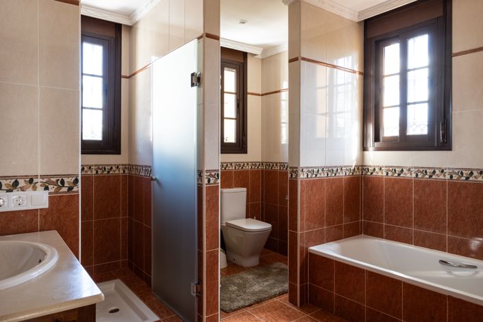 Image No.28-4 Bed Villa for sale