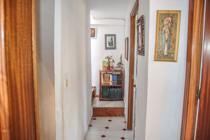 Image No.19-3 Bed House for sale