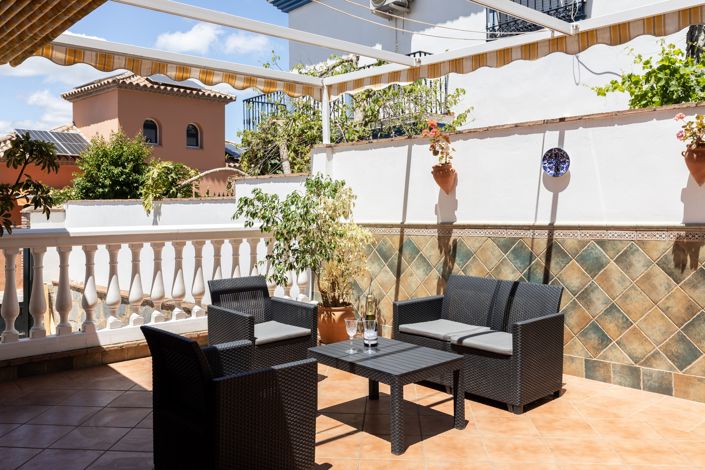 Image No.1-5 Bed House for sale