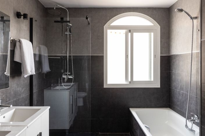 Image No.16-5 Bed House for sale