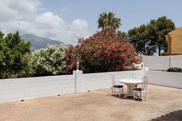 Image No.18-5 Bed House for sale